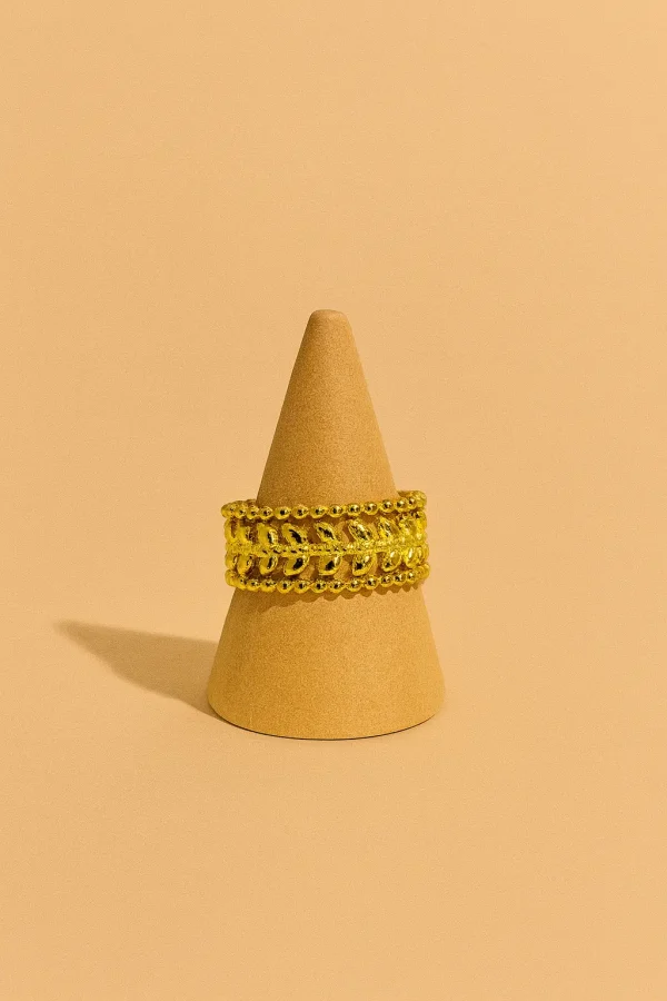 Anillo Lujo Sutil Dorado