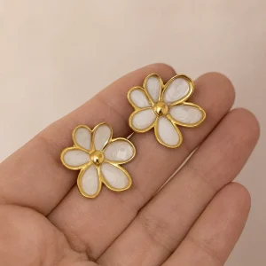 Aretes Flores de Luz Blanca 6 Hojas