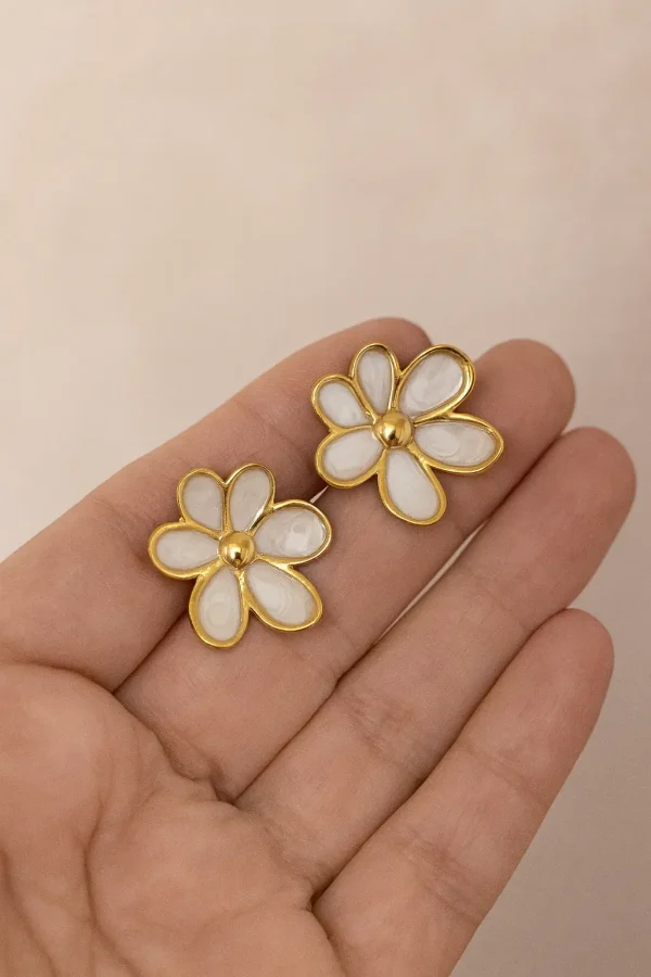 Aretes Flores de Luz Blanca 6 Hojas