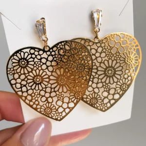 Aretes Corazones con Flores